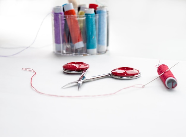 zestaw nici i igła